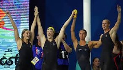 أستراليا تحطم الرقم القياسي العالمي لسباق 4 في 100 متر تتابع للسباحة الحرة للسيدات