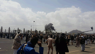 طيران العدوان يستهدف بغارتين محيط ميدان السبعين أثناء تشييع جثمان الرئيس الصماد