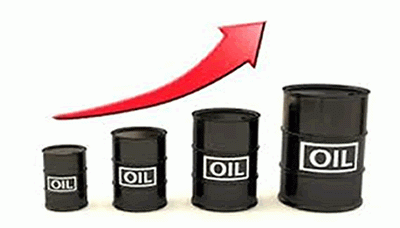 مخاوف سياسية ترفع النفط والإمدادات الأمريكية تحد من المكاسب