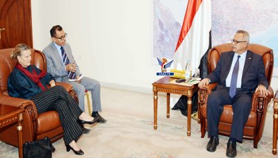 رئيس الوزراء يلتقي الممثلة المقيمة للأمم المتحدة ومنسقة الشؤون الإنسانية في اليمن
