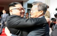 زعيما الكوريتين الشمالية والجنوبية يلتقيان في قمة مفاجئة في منطقة حدودية