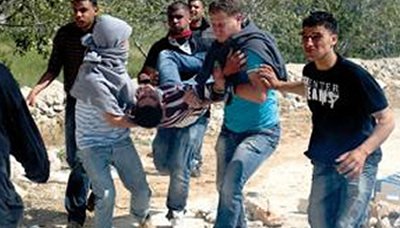 إصابة طفل فلسطيني برصاص قوات الاحتلال بمواجهات في بيت أمر