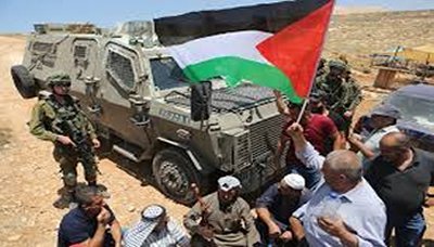 الاحتلال الصهيوني يقمع وقفة إحتجاجية ضد الإستيلاء على أراضي شرق مدينة الخليل
