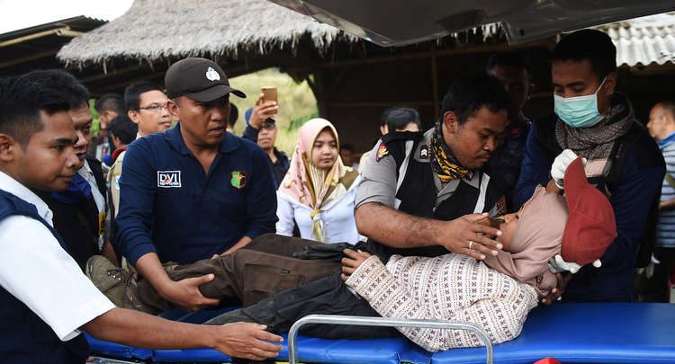 إجلاء أكثر من 500 سائح كانوا عالقين في جبل ريجاني بإندونيسيا
