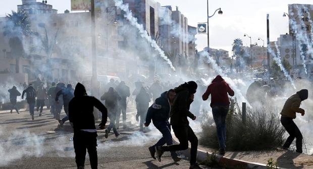 إصابة عشرات الفلسطينيين جراء قمع الاحتلال الإسرائيلي مسيرة بالضفة الغربية