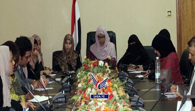 رئيسة اللجنة الوطنية للمرأة تستعرض انتهاكات وجرائم العدوان بحق المرأة اليمنية