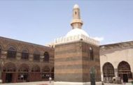قيادات الدولة يؤدون صلاة عيد الأضحى بالجامع الكبير بصنعاء