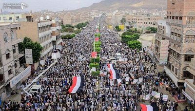 مسيرة جماهيرية بالعاصمة صنعاء تحت شعار طباعة العملة غلاء الأسعار أدوات للعدوان