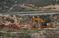 الاحتلال يجرف اراضي الفلسطينيين لشق طريق استيطاني جنوب بيت لحم