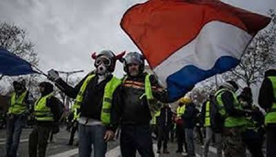 السلطات الفرنسية تدعو (السترات الصفراء) إلى عدم تنظيم احتجاجات يوم السبت القادم