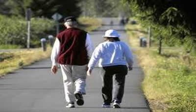 المشي عشر دقائق يوميا قد يمنع من تطور إعاقة حركية في مرحلة الشيخوخة