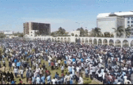آلاف السودانيين يعتصمون أمام مقر قيادة الجيش للمطالبة برحيل البشير ونظامه