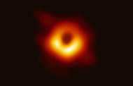 علماء الفيزياء الفلكية يكشفون عن أول صورة لثقب أسود في الفضاء