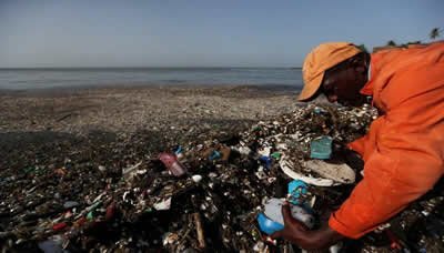 توصل 180 دولة لاتفاق لخفض كميات مخلفات البلاستيك التي تلقى في البحار
