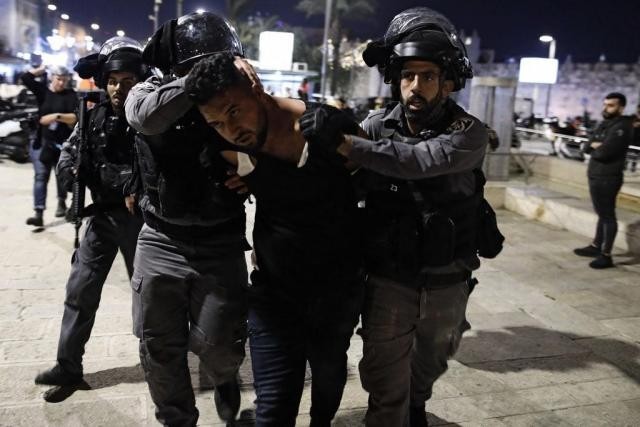 قوات الاحتلال تعتقل 7 فلسطينيين بالضفة الغربية