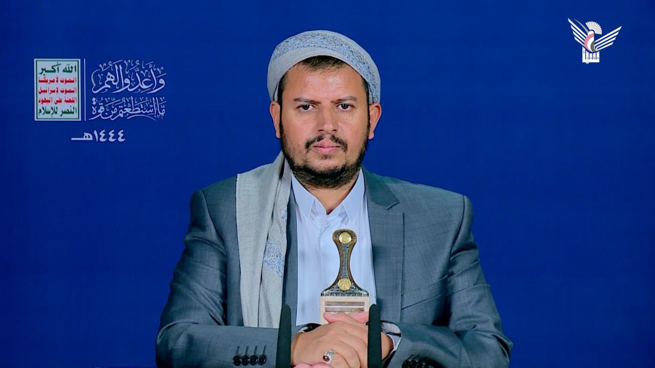 قائد الثورة يؤكد مواصلة العمل على بناء الجيش اليمني وقدرات البلد العسكرية