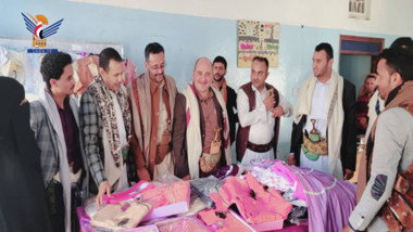مكتب الزكاة في إب يدشن توزيع كسوة العيد للصم والبكم