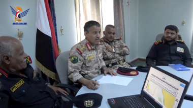 وزير الدفاع: اليمن يسير بقوة وثقة وجدارة لتطوير قدراته العسكرية في مختلف صنوف وتشكيلات القوات المسلحة