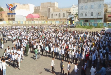 مهرجان كرنفالي لطلاب مديرية ذي السفال في إب بذكرى المولد النبوي