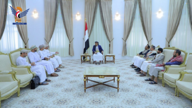 الرئيس المشاط يلتقي الوفد العماني ويجدد الشكر لجهود السلطنة لإحلال السلام في اليمن