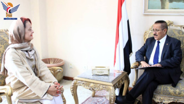 وزير الخارجية يبحث مع المدير الإقليمي لبرنامج الأغذية البرامج الإنسانية في اليمن