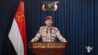القوات المسلحة تستهدف حاملة الطائرات 