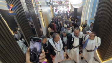 وزير الثقافة والسياحة يفتتح فندقا سياحيا في مدينة إب