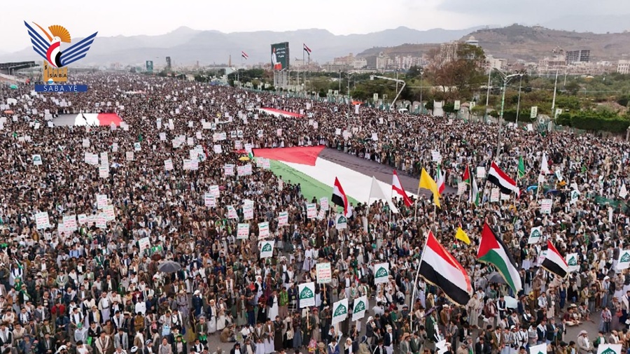 مسيرة مليونية بالعاصمة صنعاء تؤكد الثبات مع غزة مهما كانت التهديدات والمؤامرات