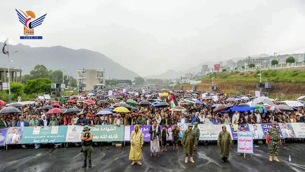 أبناء إب يحتشدون في 250 ساحة ثباتا مع غزة ورفضاً لصفقات الخداع والخيانة