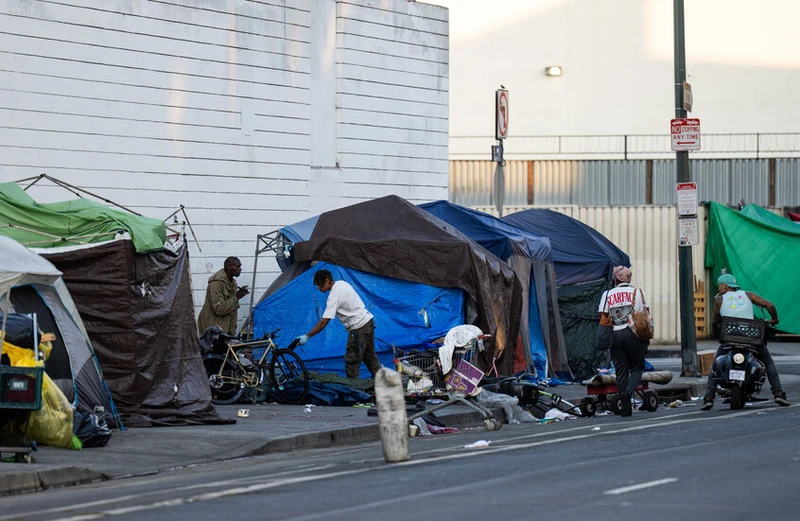 رسوم ترامب الجمركية قد تدفع قرابة مليون أمريكي إلى براثن الفقر