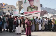 وقفات احتجاجية بتعز تنديداً بجريمة مليشيات الإصلاح في إعدام الأسير العفيري