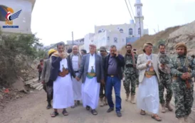 محافظ إب يتفقد العمل في مشروع إعادة تأهيل طريق قحزة - يفاعه