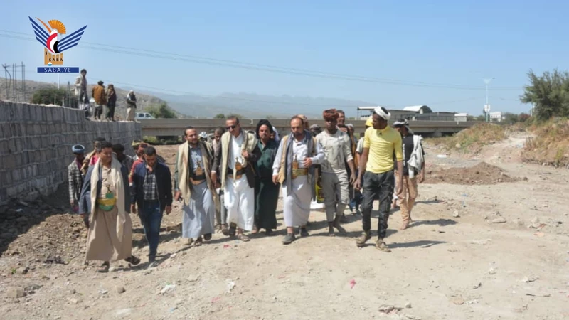 تفقد سير العمل بمشروع بناء جدار ساند لسائلة وادي الحنات في مديرية ريف إب