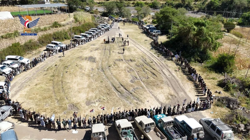 وقفة مسلّحة لقبائل الشعر بإب تأكيداً على الجهوزية ومباركةً للإنجاز الأمني