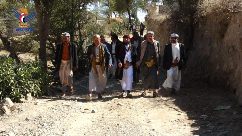 تسليم وتدشين العمل بمشروع رصف طريق ممسى العدن في مديرية بعدان بإب