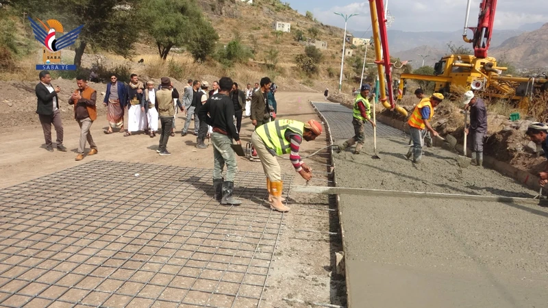 أمين عام محلي إب يتفقد سير العمل في مشروع طريق شارع الثلاثين السحول