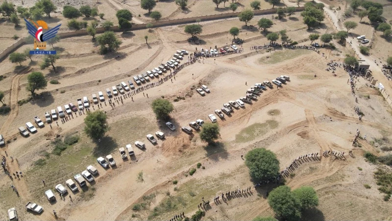 قبائل فرع العدين بإب تحتشد في لقاء قبلي مسلح تأكيدًا على الجهوزية والاستنفار