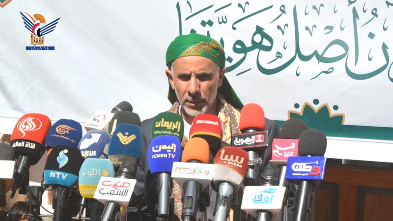 القائم بأعمال رئيس الوزراء يشارك في إحياء عيد جمعة رجب في الجامع الكبير بصنعاء