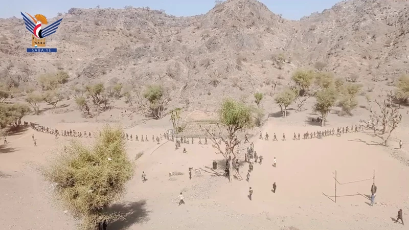 إب .. مسيران ومناورتان لقوات التعبئة في الشعاور والأجعوم بحزم العدين