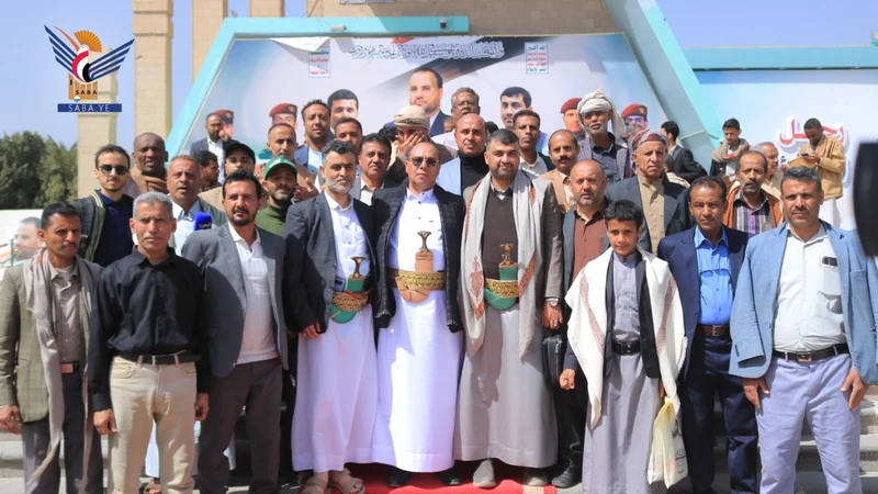 قيادات وزارة الإعلام والمؤسسات التابعة لها يزورون أضرحة الشهداء الصماد والرهوي والغماري