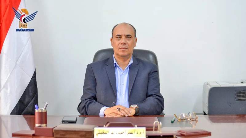 نائب وزير الإعلام يعزّي الرئيس المشاط بوفاة والدته