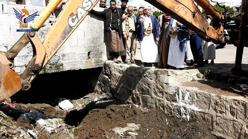 الورافي يدشن حملة تنظيف السوائل استعدادًا لموسم الأمطار في إب