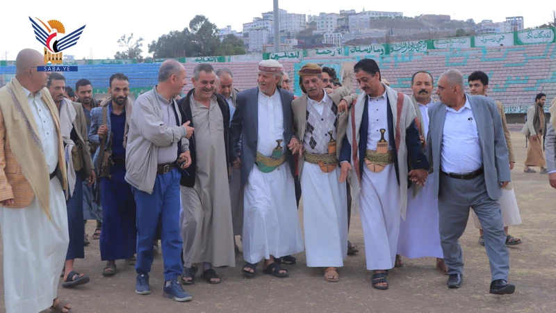 محافظ إب يتفقد الاستاد الرياضي استعدادًا لمباريات دوري الدرجة الأولى