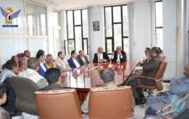 نائب وزير الإعلام يطلع على مستوى الانضباط الوظيفي في ديوان الوزارة