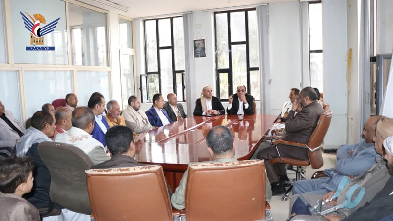 نائب وزير الإعلام يطلع على مستوى الانضباط الوظيفي في ديوان الوزارة