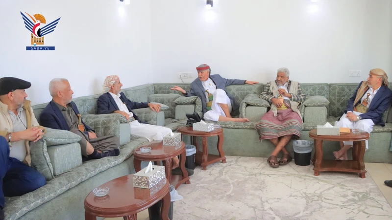 اجتماع برئاسة العلامة مفتاح يقر أربعة مشاريع استراتيجية لصيانة طرق ومداخل محافظة إب