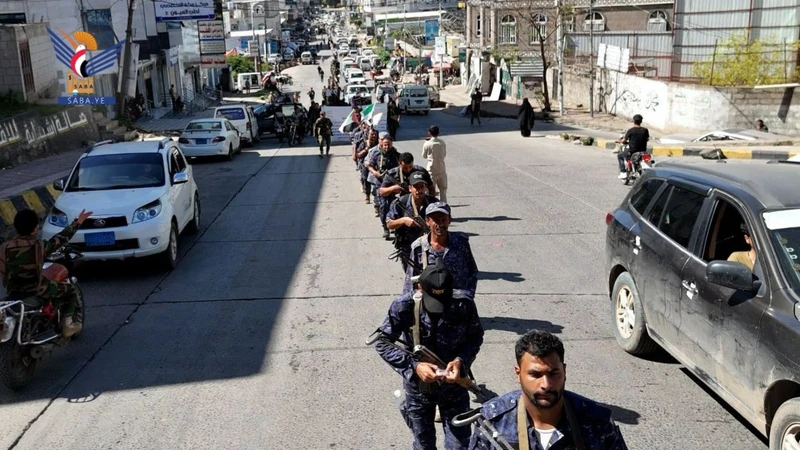 إب.. مسير ووقفة لمنتسبي أمن الظهار والشرطة المجتمعية والتعبئة