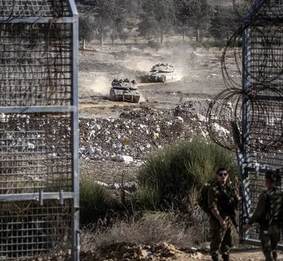 مركز سجل: قوات العدو الإسرائيلي تقيم حواجز مؤقتة بريف القنيطرة وتحتجز شابًا بعد مداهمة منزله