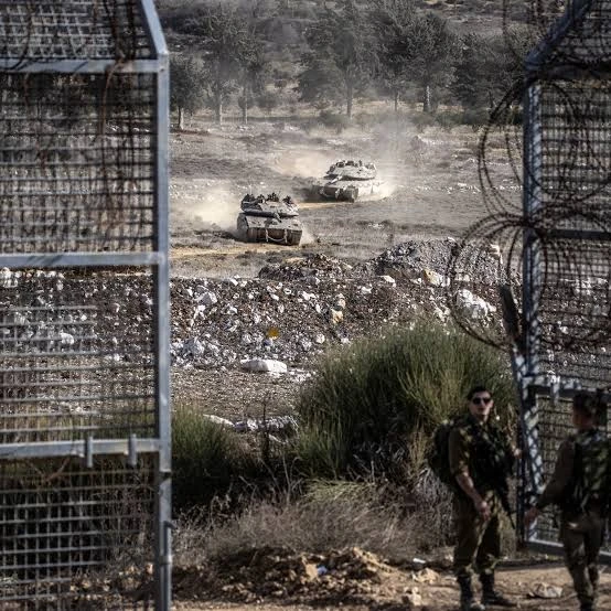 مركز سجل: قوات العدو الإسرائيلي تقيم حواجز مؤقتة بريف القنيطرة وتحتجز شابًا بعد مداهمة منزله