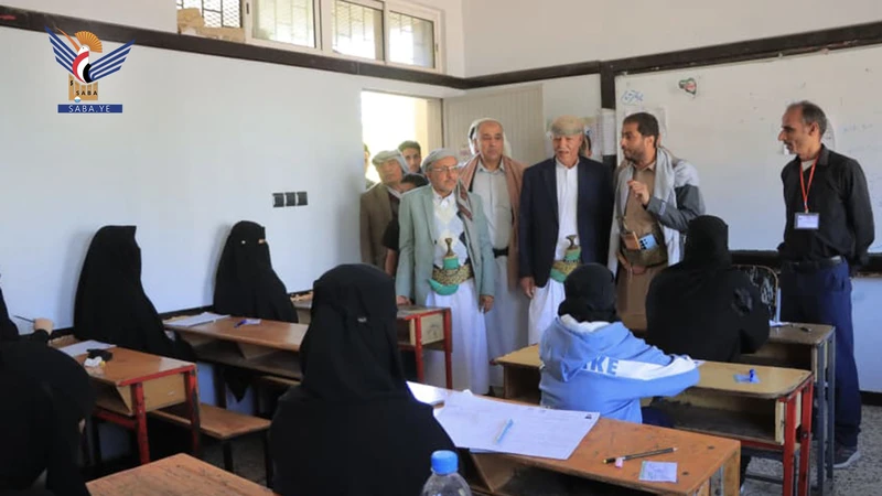 محافظ إب يتفقد الدورات الصيفية واختبارات الشهادة الثانوية بمديرية الظهار